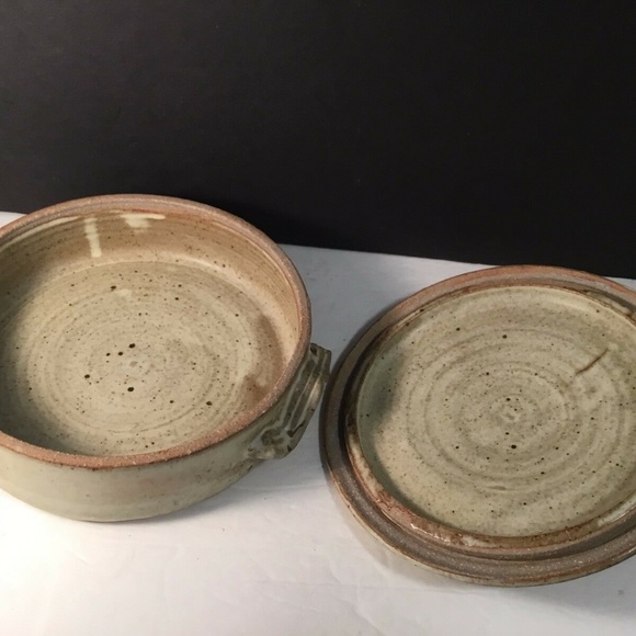 Danica Pottery Casserole Serving Round Dish With Lid 7 in diam x 1.75 in Deep - Picture 5 of 7